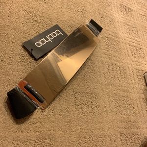 Gold colored waist belt. Stretch